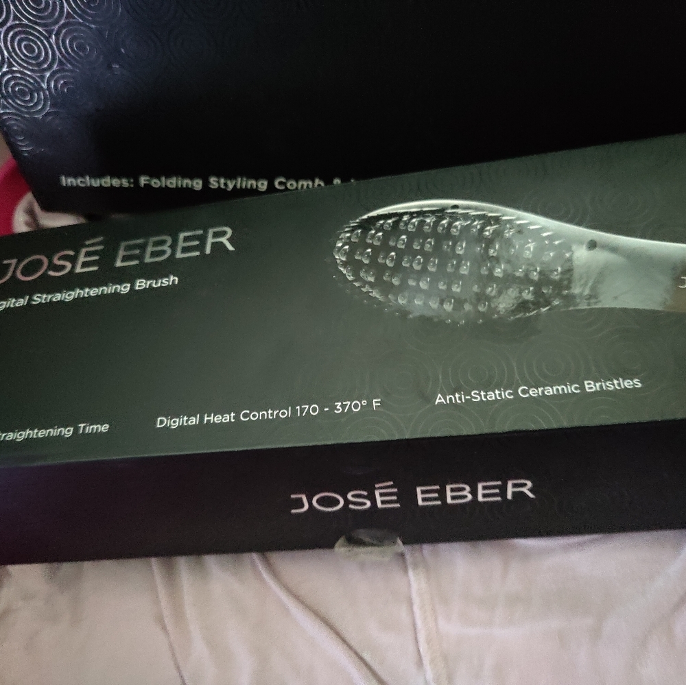 José Eber digital straightening brush.  Never been you used only displayed